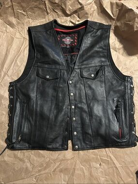 Black Leather Motorcycle heavy Vest W/ leather gloves Milwaukee 2XL
